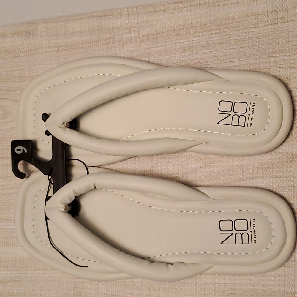 Blk or white memory foam puffy flip flops